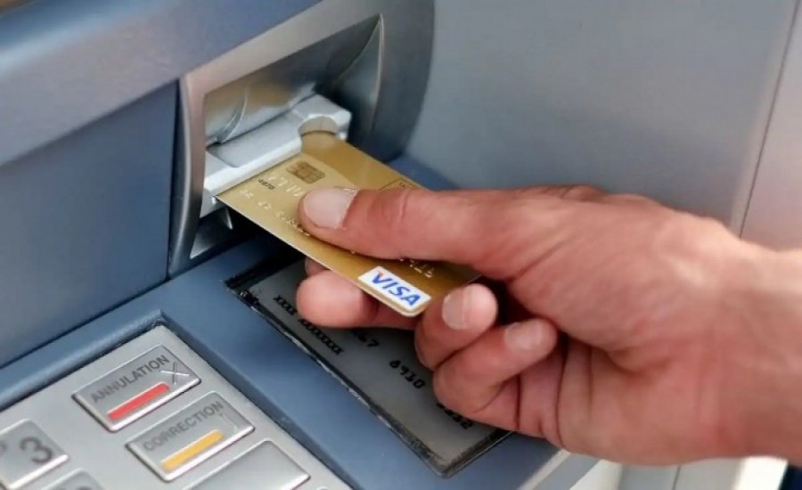 कल से पहले की तरह नहीं निकाल पाएंगे ATM से पैसा, जान लें नया तरीका