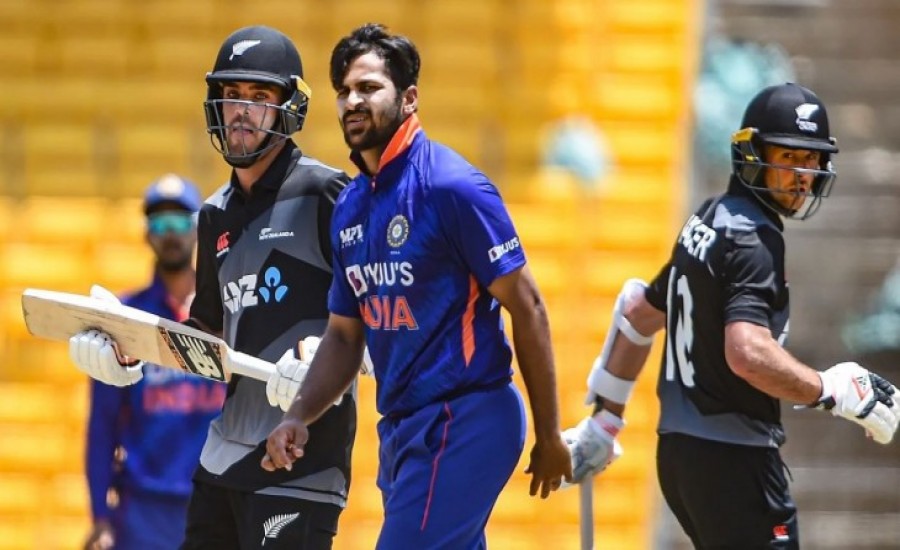 IND vs NZ : पहले वनडे में भारत की हार, गेंदबाज नहीं कर सके कमाल