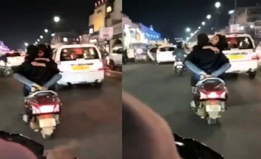 राजधानी लखनऊ के हजरतगंज : चलती स्कूटी पर किस कर रहा था कपल, अश्लीलता फैलाने के मामले में पुलिस ने किया गिरफ्तार